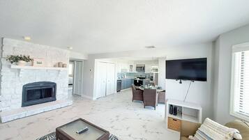 智能电视、壁炉、办公室