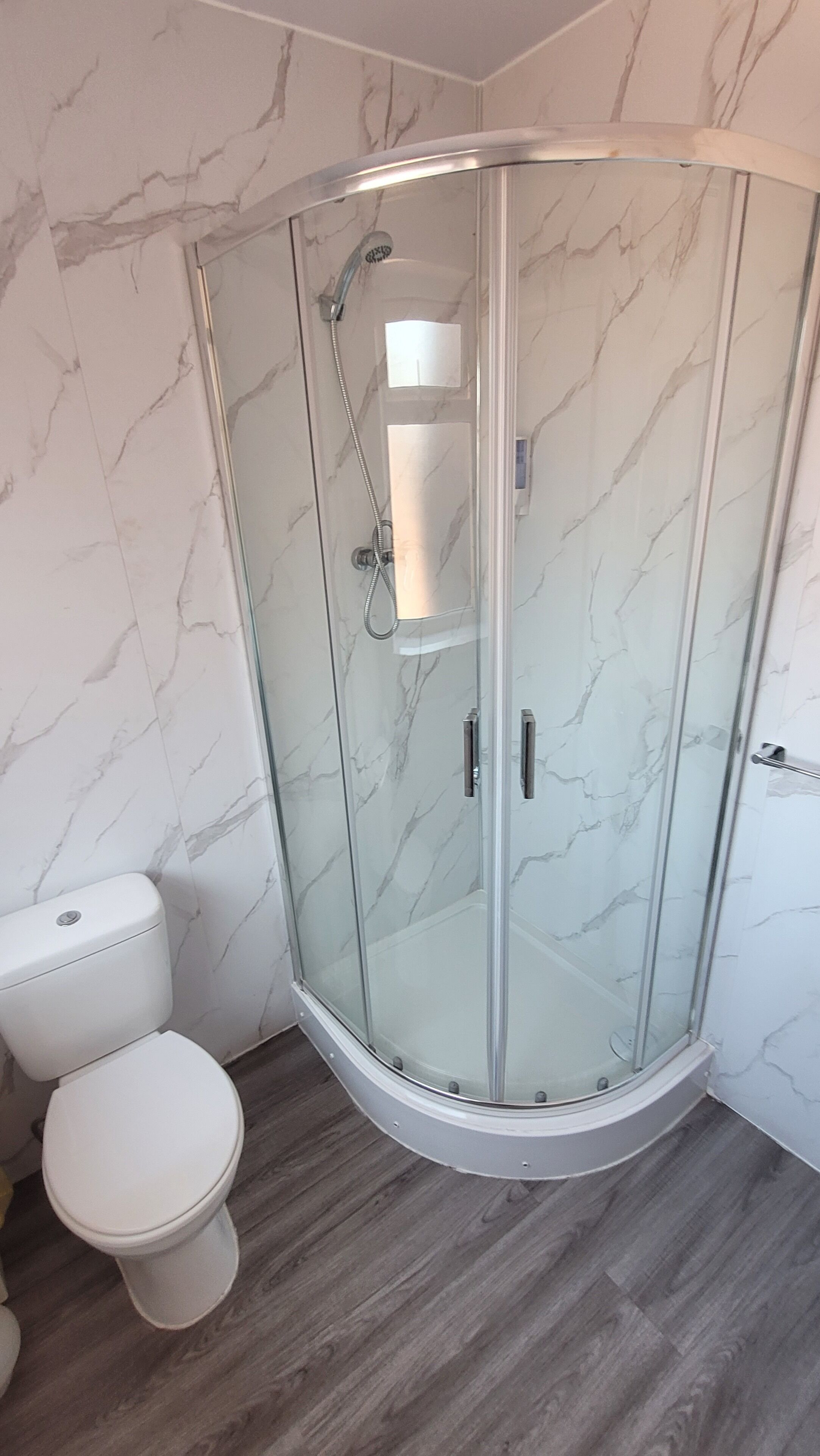 Standard Quadruple Room | Bathroom