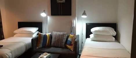 Chambre Standard double, non-fumeur | Fer et planche Ă repasser, accĂšs au Wi-Fi (inclus)