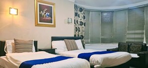Iron/ironing board, free WiFi - Park Crescent Hotel (Manchester)