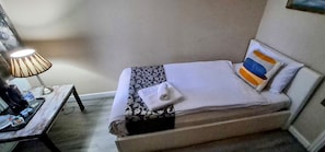 Standard Single Room | Iron/ironing board, free WiFi