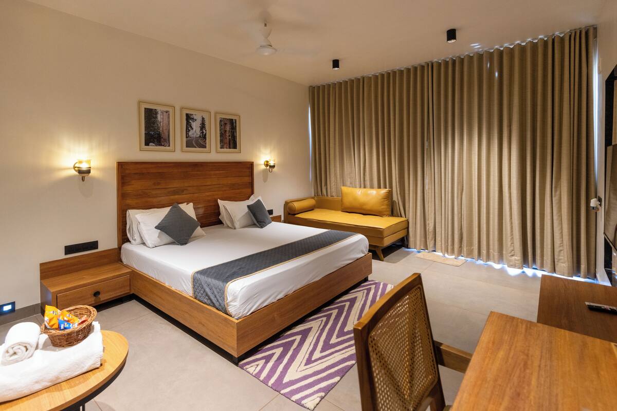 Premium Room | Premium bedding, desk, laptop workspace, WiFi (free)