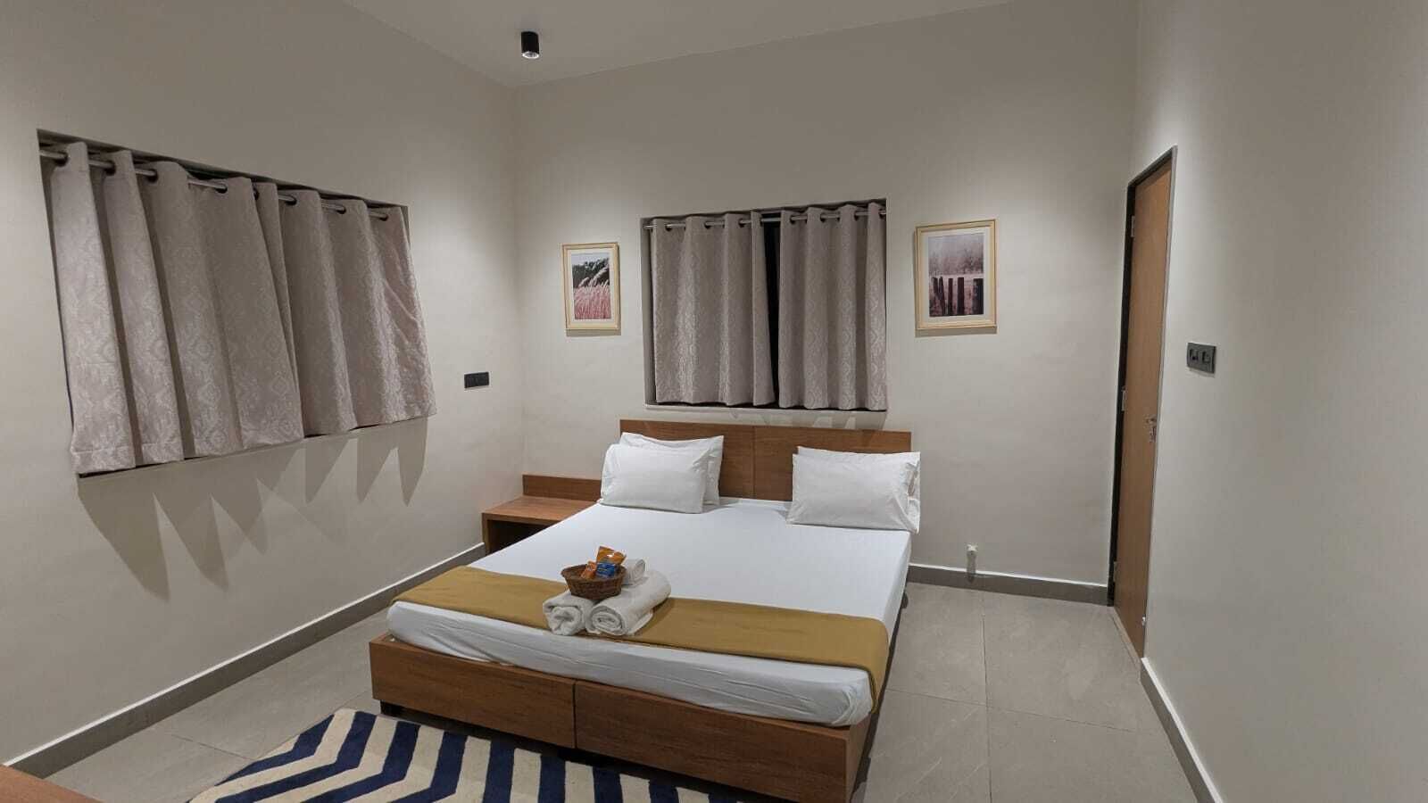 Family Room, Garden View | Premium bedding, desk, laptop workspace, WiFi (free)
