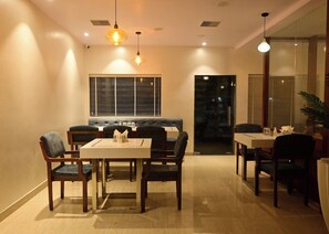 Breakfast, lunch, dinner served; Indian cuisine 