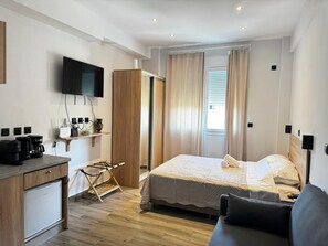 1 habitación, tabla de planchar con plancha y wifi 