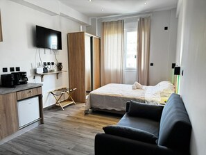1 habitación, tabla de planchar con plancha y wifi 
