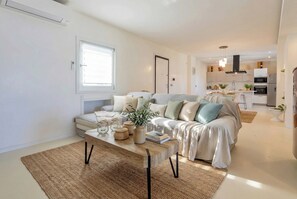 Smart TV, fireplace - ClickSardinia Villa Tramonto by the beach with path to the sea (sorso)