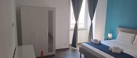 セーフティボックス (室内)、ノートパソコン用作業スペース、遮光カーテン、WiFi (無料)