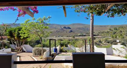 Casa Azahara, with Mountain Views and pool, located near the town of Macastre