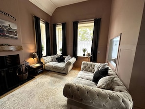 Smart TV, fireplace, offices