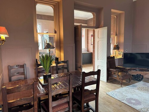 Spacious 4 bed apartment - pet friendly - Langwathby Station Cottage, spotless & unique 4 bedroom cottage with EV charging station & free parking near lakes