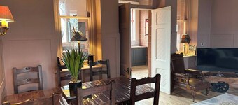 Spacious 4 bed apartment - pet friendly - Langwathby Station Cottage, spotless & unique 4 bedroom cottage with EV charging station & free parking near lakes