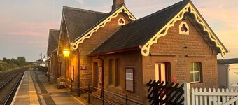 Langwathby Station spotless & unique 4 bedroom cottage with EV charging station & free parking