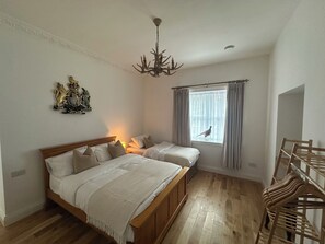 1 chambre, fer et planche à repasser, lit parapluie, Wi-Fi gratuit