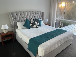 4 室のベッドルーム、アイロン / アイロン台、WiFi、ベッドシーツ