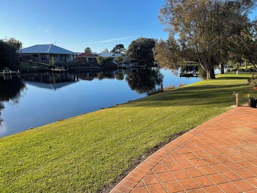 Watersedge- The Moorings - Sussex inlet- Newly refurbished 