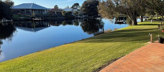 Watersedge- The Moorings - Sussex inlet- Newly refurbished 