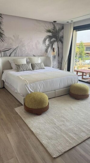 4 bedrooms, iron/ironing board, Internet, bed sheets