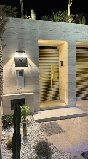 تفاصيل الفندق من الخارج