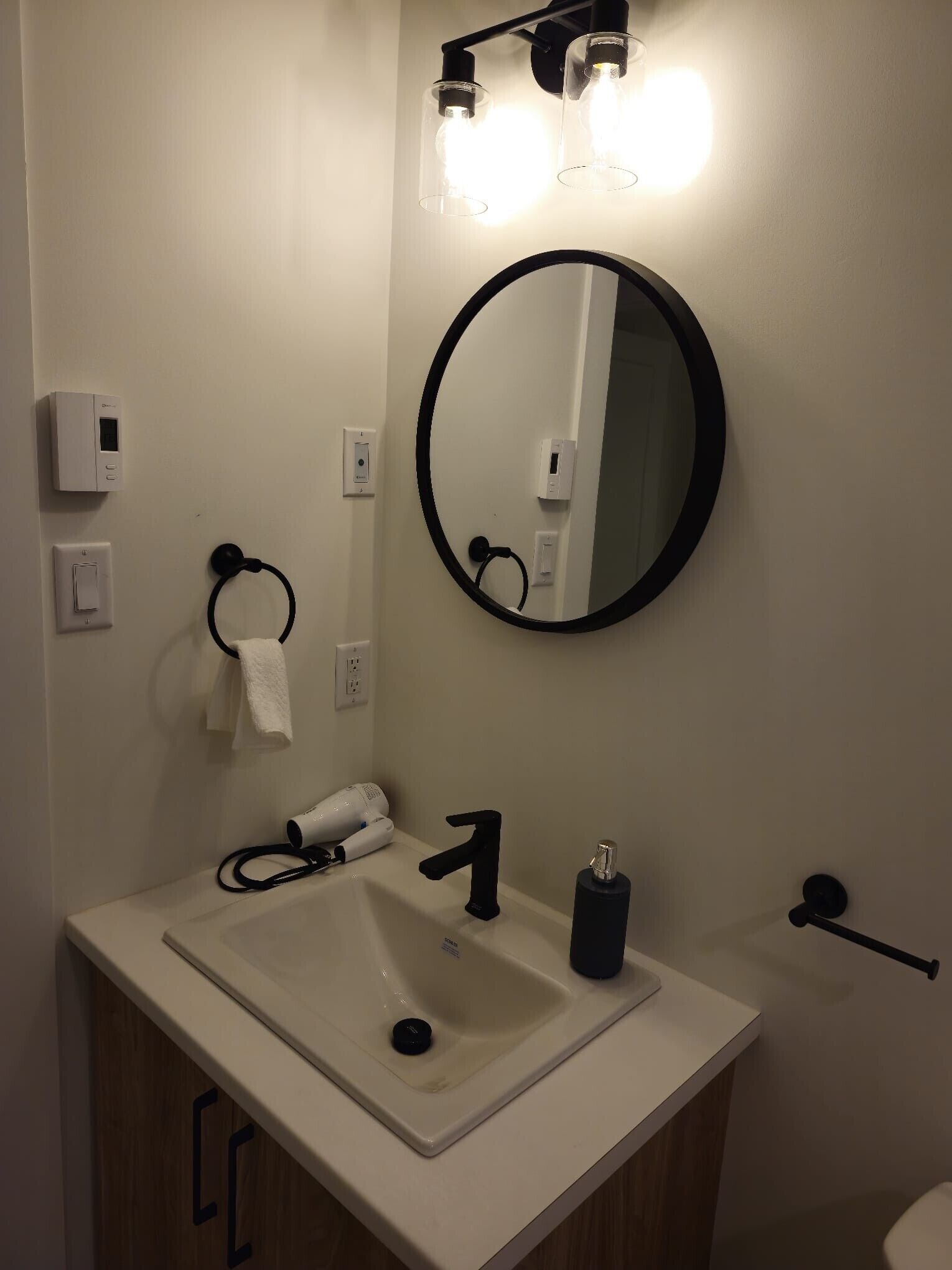 Haartrockner, Handtücher, Seife, Shampoo