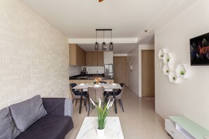 Living area - Shore Residences - 2Br • 2Baths • Pool View • Spacious Unit (Pasay City)