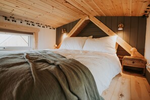 1 kamar tidur dan didekorasi berbeda-beda