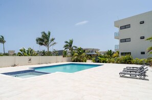 2 piscinas al aire libre
