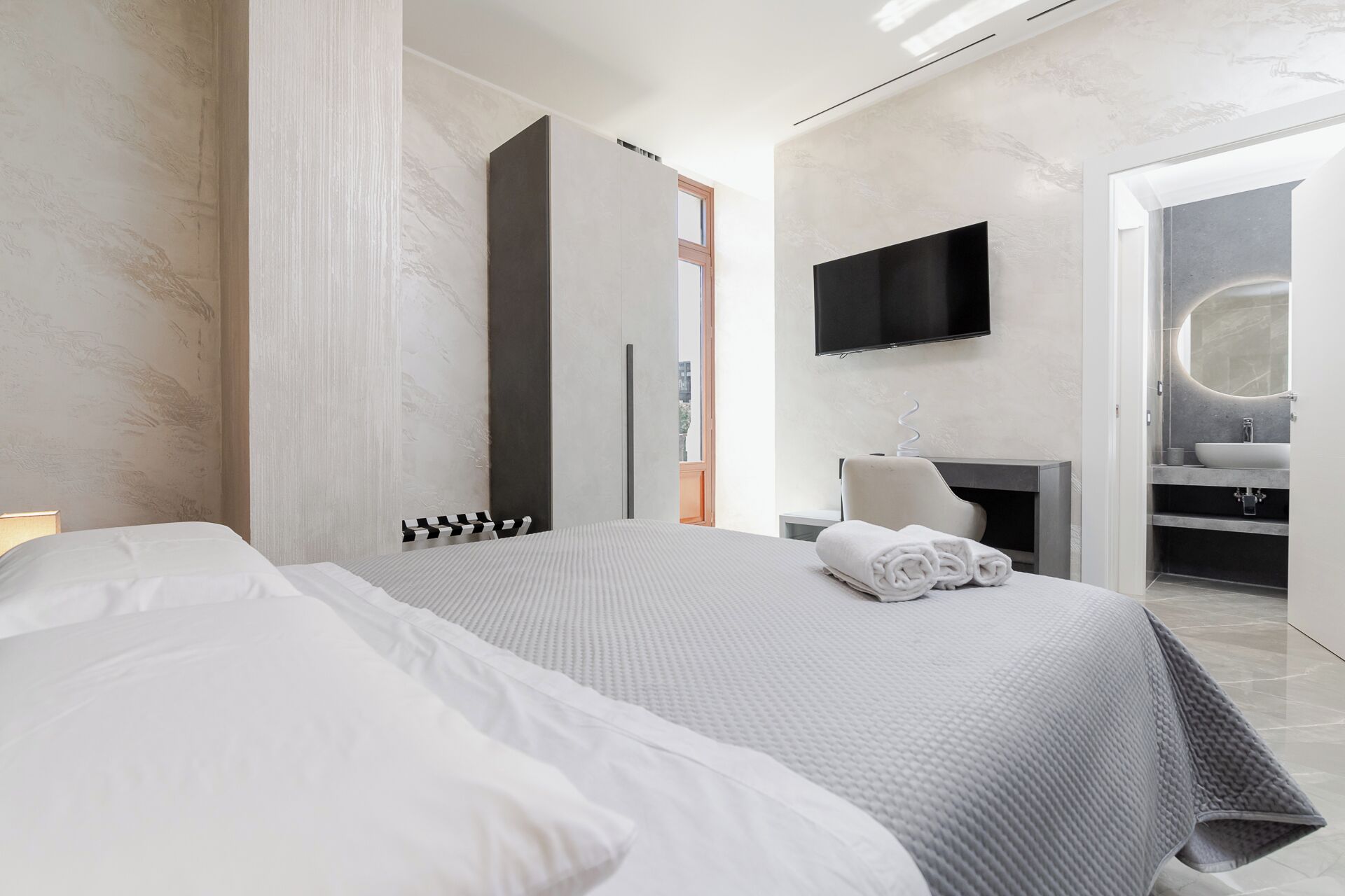 Dobbeltrom – superior, balkong | Skrivebord, skrivebord for bærbar PC og wi-fi (inkludert)