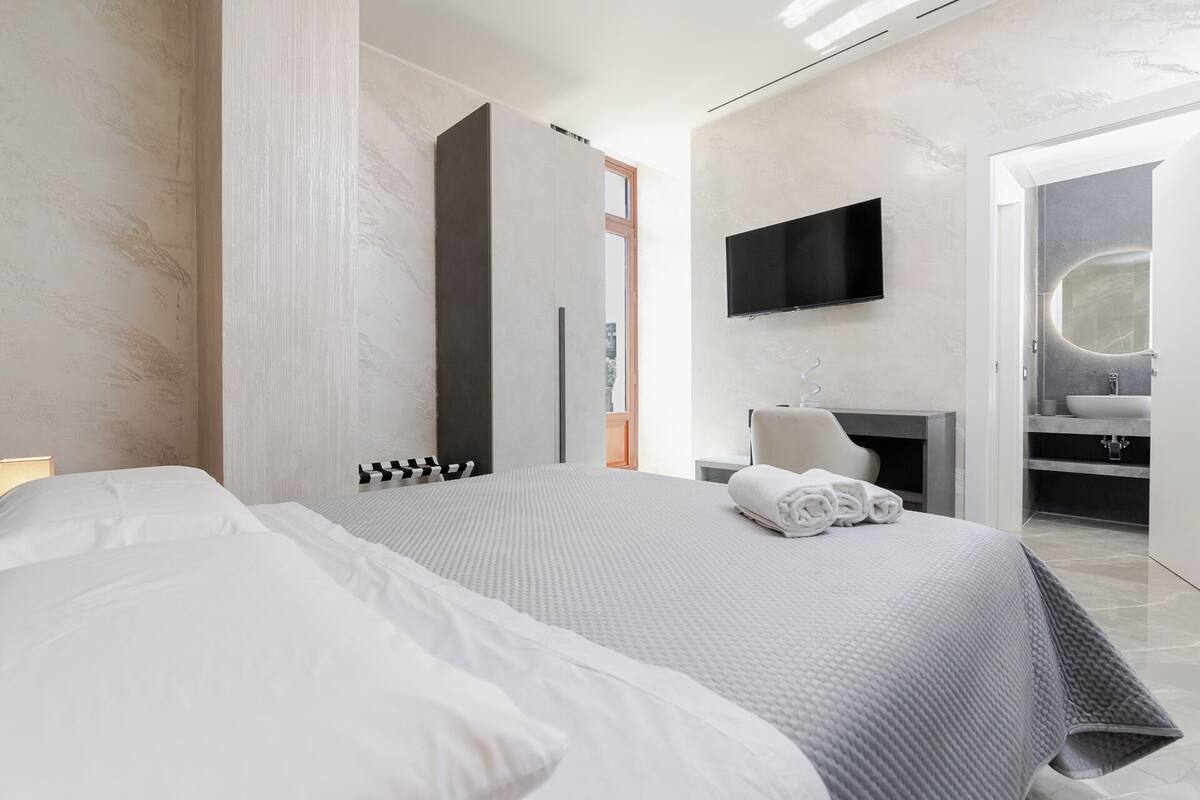 Habitación doble superior, balcón | Escritorio, espacio para trabajar con laptop y wifi gratis