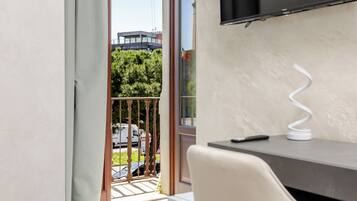Doppia Superior, balcone | Una scrivania, postazione laptop, Wi-Fi gratuito