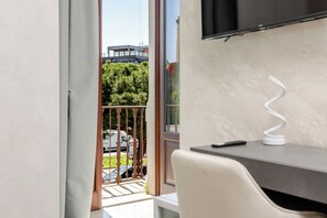 Doppia Superior, balcone | Una scrivania, postazione laptop, Wi-Fi gratuito