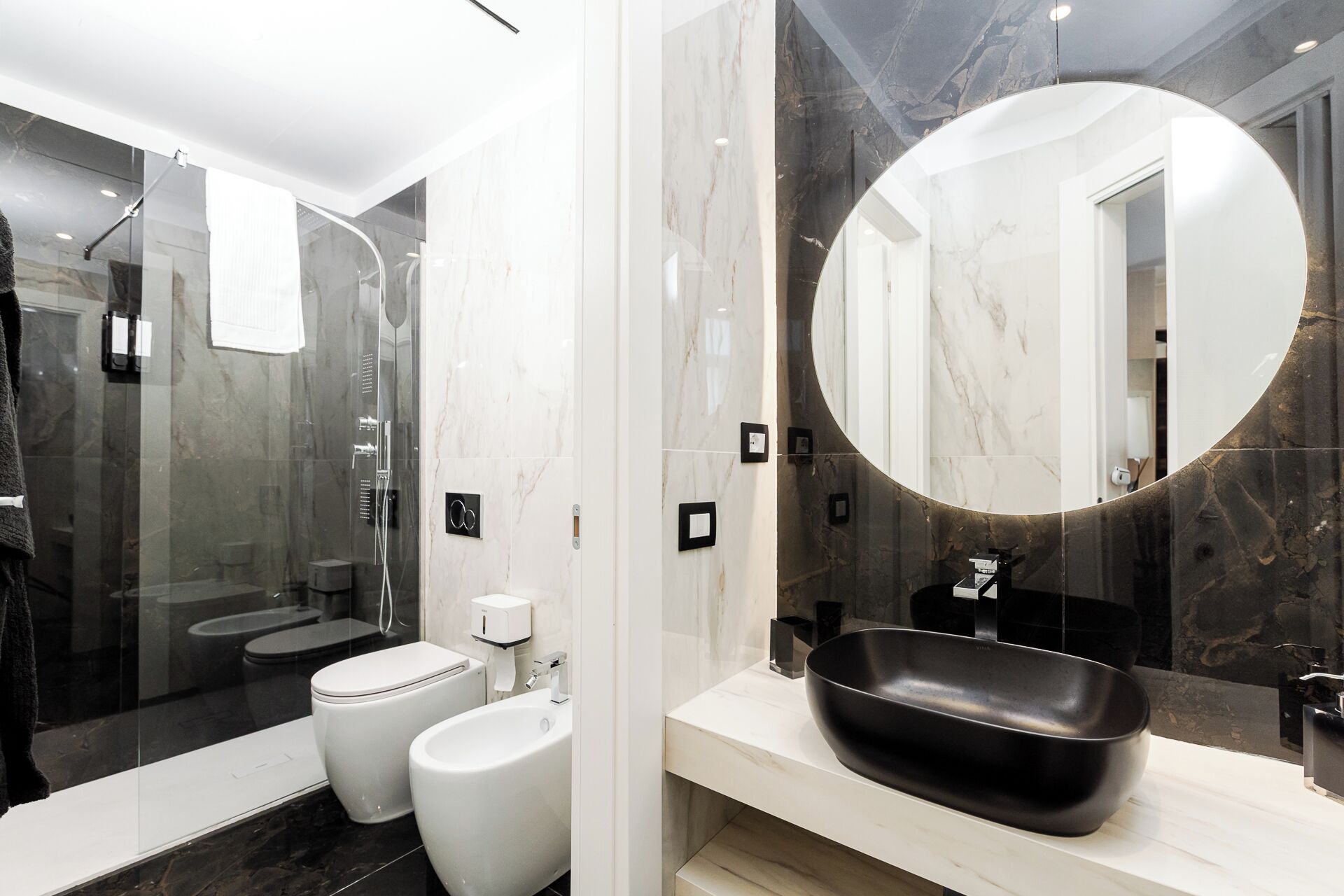 Suite Deluxe, balcón, vistas a la ciudad | Baño | Secador de pelo, toallas, jabón y champú