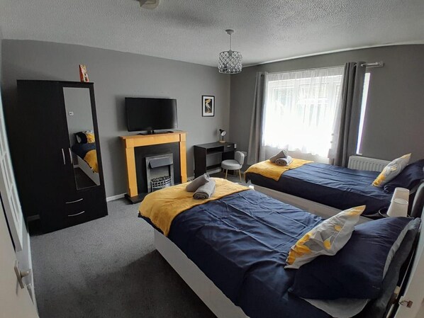 2 chambres, fer et planche à repasser, Wi-Fi gratuit, draps fournis