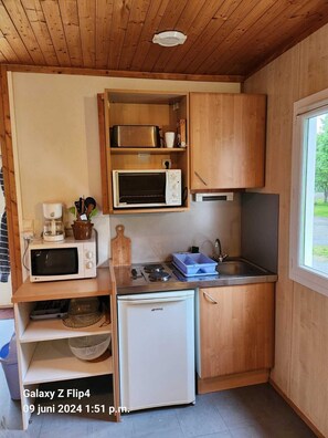 Microwave, oven, coffee/tea maker, toaster