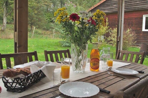 Outdoor dining
