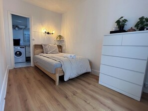 1 chambre, fer et planche à repasser, Wi-Fi, draps fournis