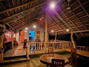 Tempat makan outdoor