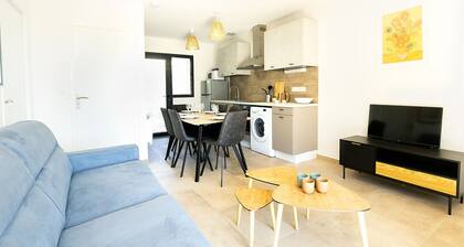 Grange La Roca Masia - Les Tournesols, piscine, jardin, 3 chambres 6/8 personnes