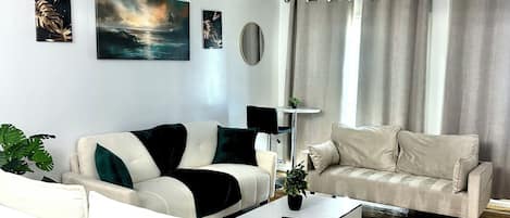 Televisión y chimenea