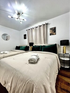 3 bedrooms, iron/ironing board, WiFi, bed sheets - Off 40% for November! NYC, JFK, EWR, Newark, Times Square (Newark)