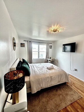 3 bedrooms, iron/ironing board, WiFi, bed sheets