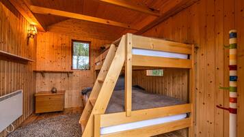 Silitysrauta/-lauta, ilmainen Wi-Fi, vuodevaatteet