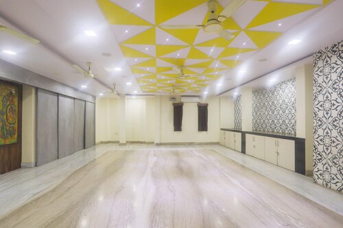 Super Townhouse Jabalpur Railway