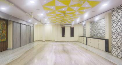 Super Townhouse Jabalpur Railway