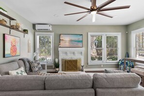 TV - Beautiful Bayside Bungalow 10 min to Beach (Clearwater)