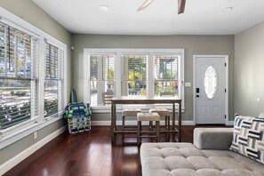 TV - Beautiful Bayside Bungalow 10 min to Beach (Clearwater)