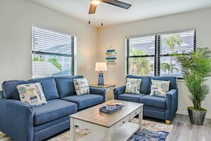 TV - Spectacular Coastal Paradise: Steps from the Sand (Treasure Island)