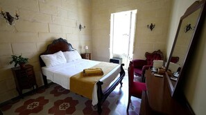 Blackout curtains, iron/ironing board, free WiFi - Tinja B&B (Sliema)