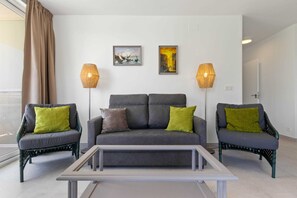 Apartment | Living room - Stylish Stay in Playamar, Torremolinos (Torremolinos)