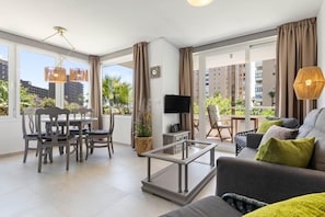 Apartment | Living room - Stylish Stay in Playamar, Torremolinos (Torremolinos)